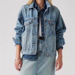 Levi's Women's Blue Denim Trucker Jacket Oversize fit